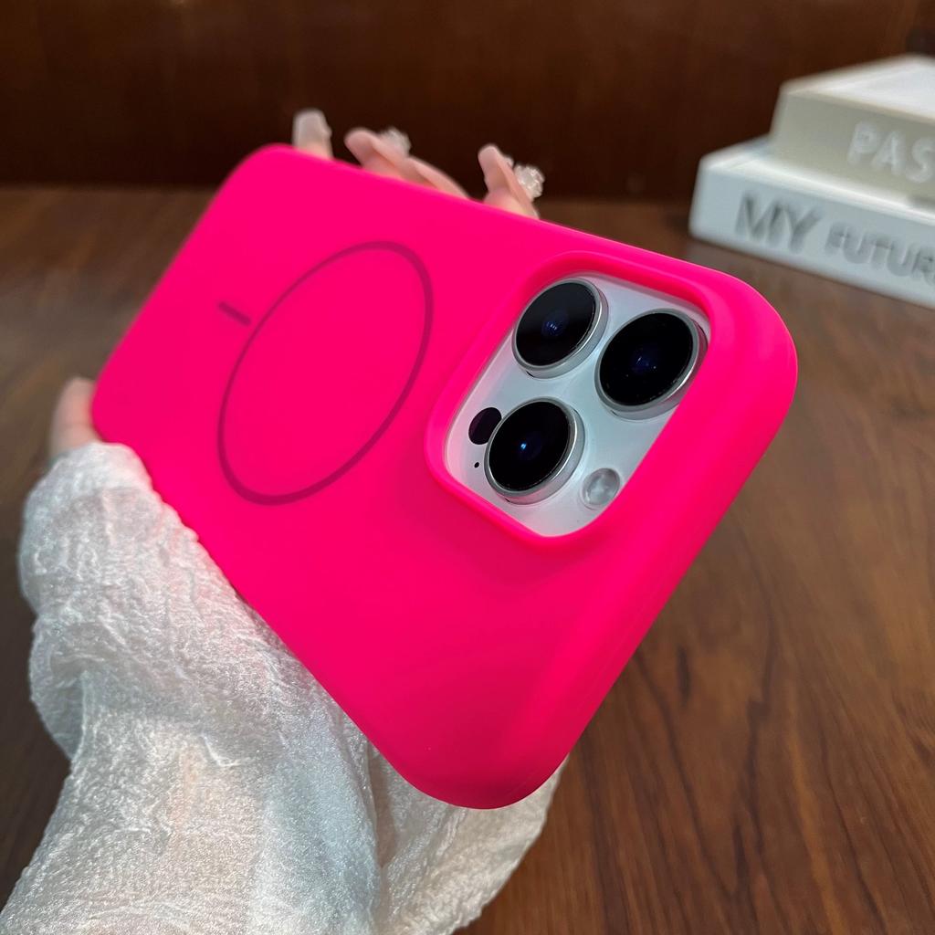 The new liquid silicone is suitable for Apple 16Promax mobile phone case, magnetic suction and skin-friendly iPhone15 anti-drop protective case.