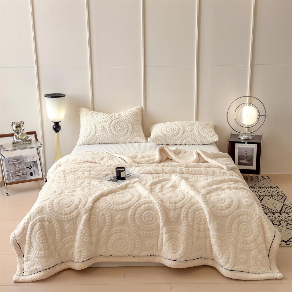 Double Sided Carved Velvet Autumn Winter Bed Blanket Luxury Thickened Warm Plush Sofa Throw Blanket Solid Color Fleece Blankets