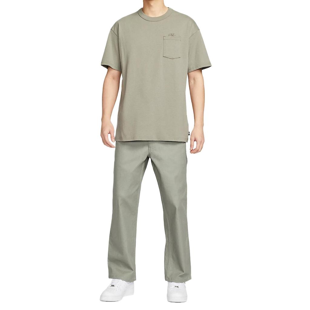 Nike Îmbrăcăminte sport Swoosh Premium Esențiale Modă Minimalistă Versatil Clasic Buzunar Mânecă Scurtă Tricou Topuri Bărbați Verde-Militar Deschis DQ9296-320