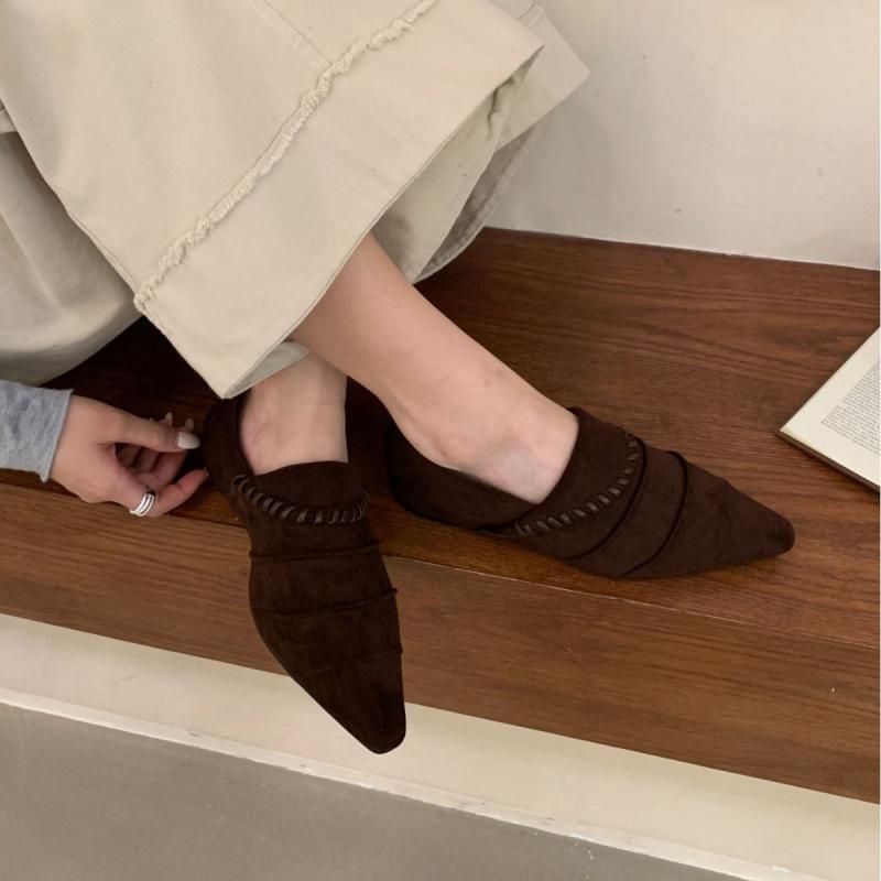 2025 autumn and winter large soft-soled splicing solid color dark-mouth pleated single shoes non-slip with skirt pointed versatile shoes