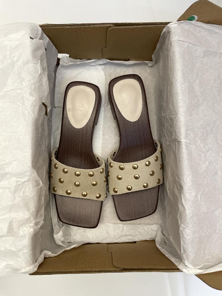 Fashion Women Rivet Sandals Ladies Square Heels Elegant Summer Slippers Outside Pu Leather Female Slides Fashion Woman Sandals