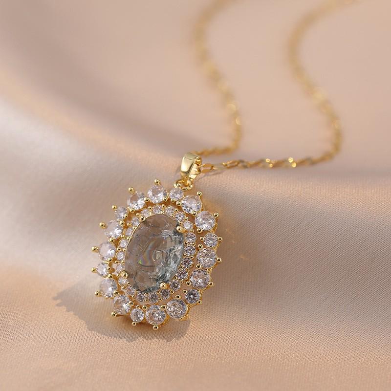 Women's Fashion Heart Pendant Necklace - Elegant, Simple Design, Versatile Clavicle Chain Jewelry