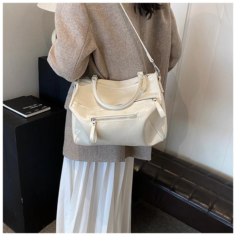 2025 new fashion trend locomotive bag crystal women's bag shoulder messenger bag bag