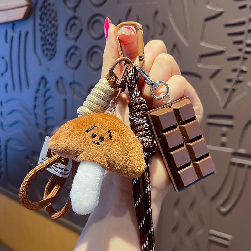 Creative Miu-Style Lye Bread Keychain: Cute Handcrafted Couple Pendant, Small Gift