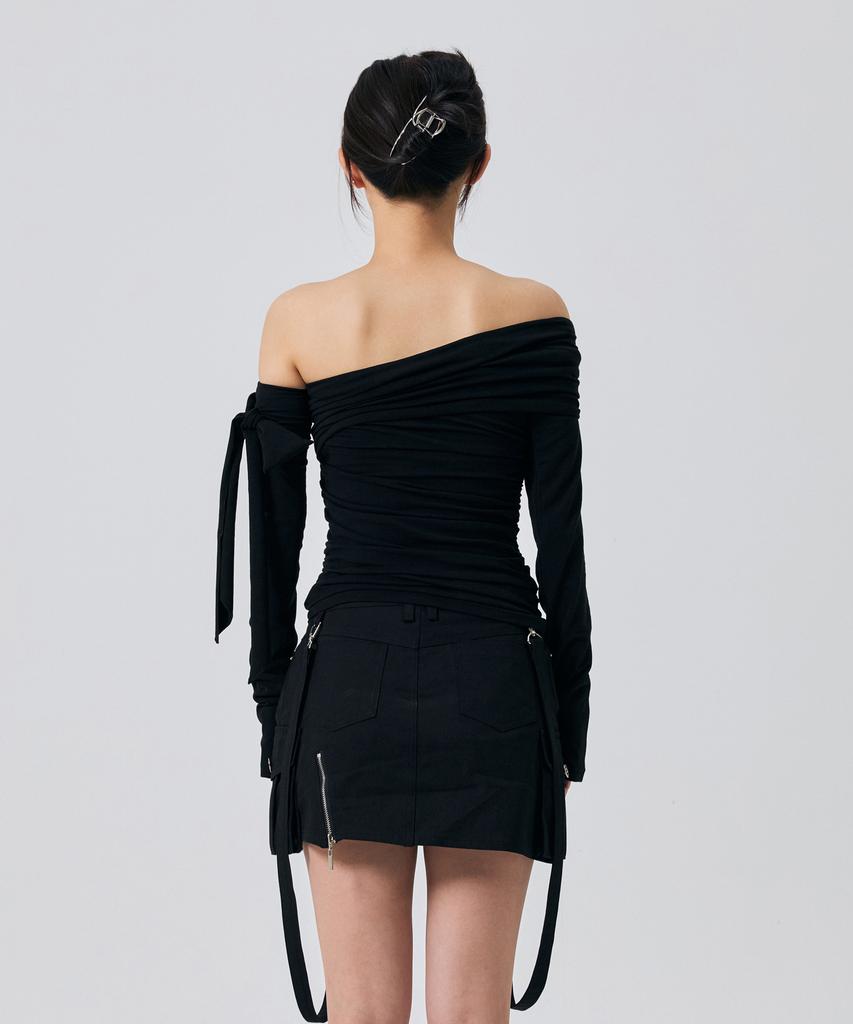 ARIKIM Rien One-Shoulder Shirring Top / Black