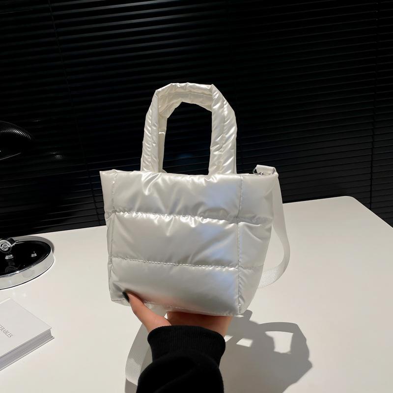 Personalized winter casual fashion women's bags, simple niche design, portable messenger trendy bucket bag