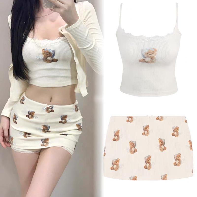 "Girls' Pure Desire Bear Print Suspender Pajama Set with Chest Pad - Summer Slim Fit Vest and Shorts"