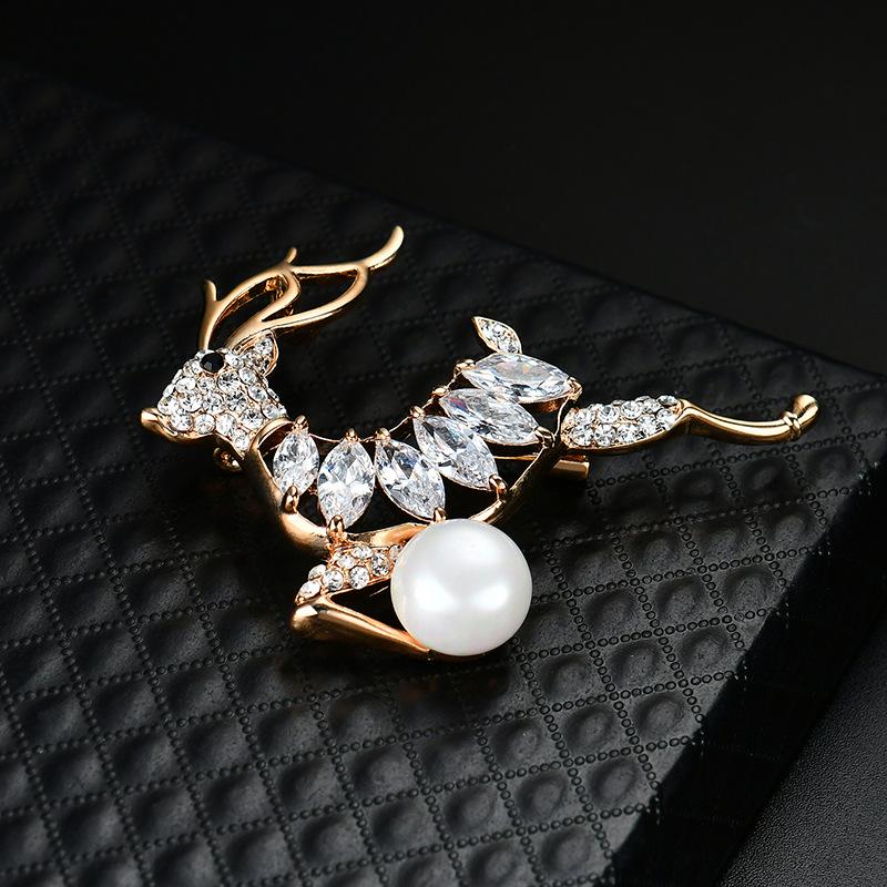 Women Girls Fashion Jewellery Refined Brooches Elk Modelling Rhinestone Trim Dress Hat Breastpin for Xmas Gift