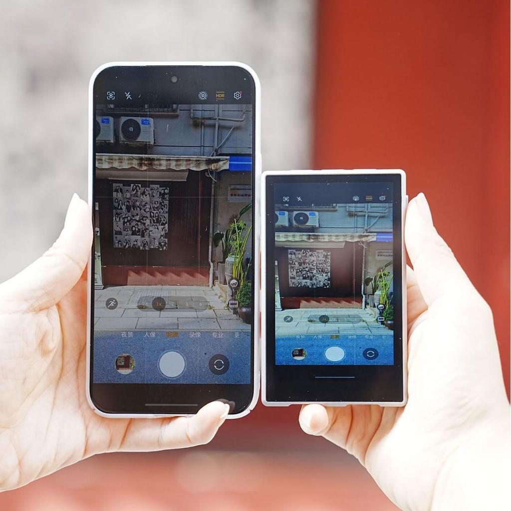 Space Aluminum Remote-Controlled Rear Screen Phone for Live Selfies