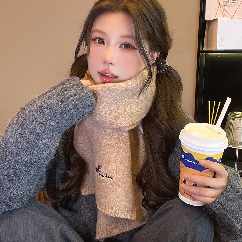 XIN SHENG XIANG Embroidered Dog Winter Scarf