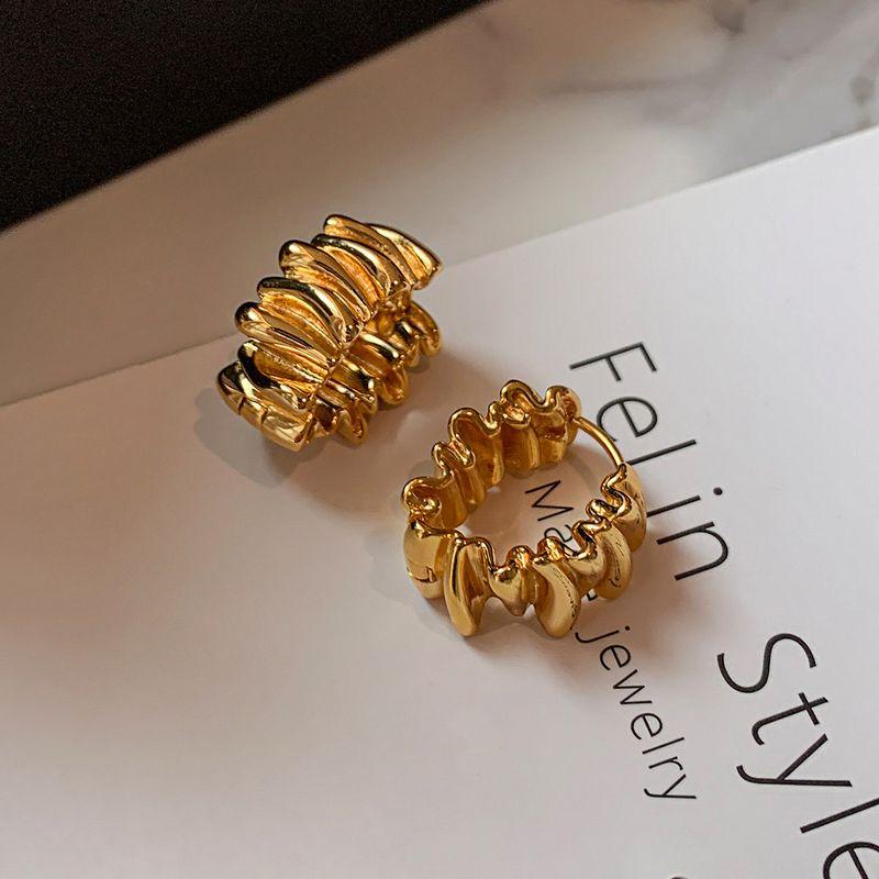 

Metal Earrings for Women, European and American Style, Personalized, Light Luxury, Niche, High-End Feel, Gold and Silver Color Hoop Earrings Gold