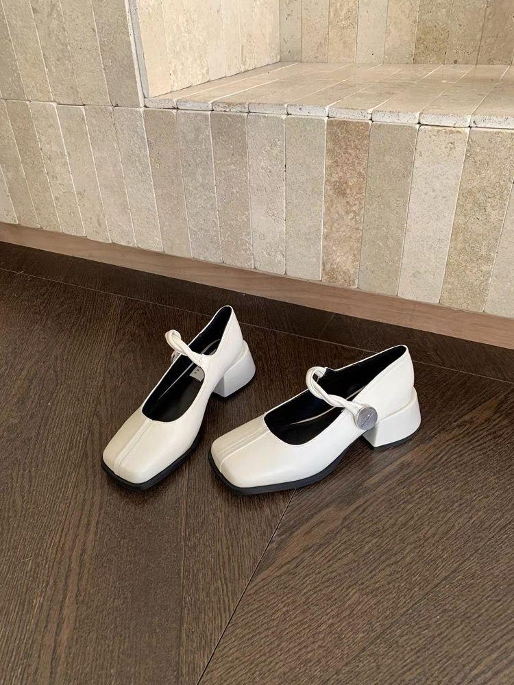 French retro square head Mary Jane shoes women's autumn 2025 new models with skirts gentle word with flat shoes