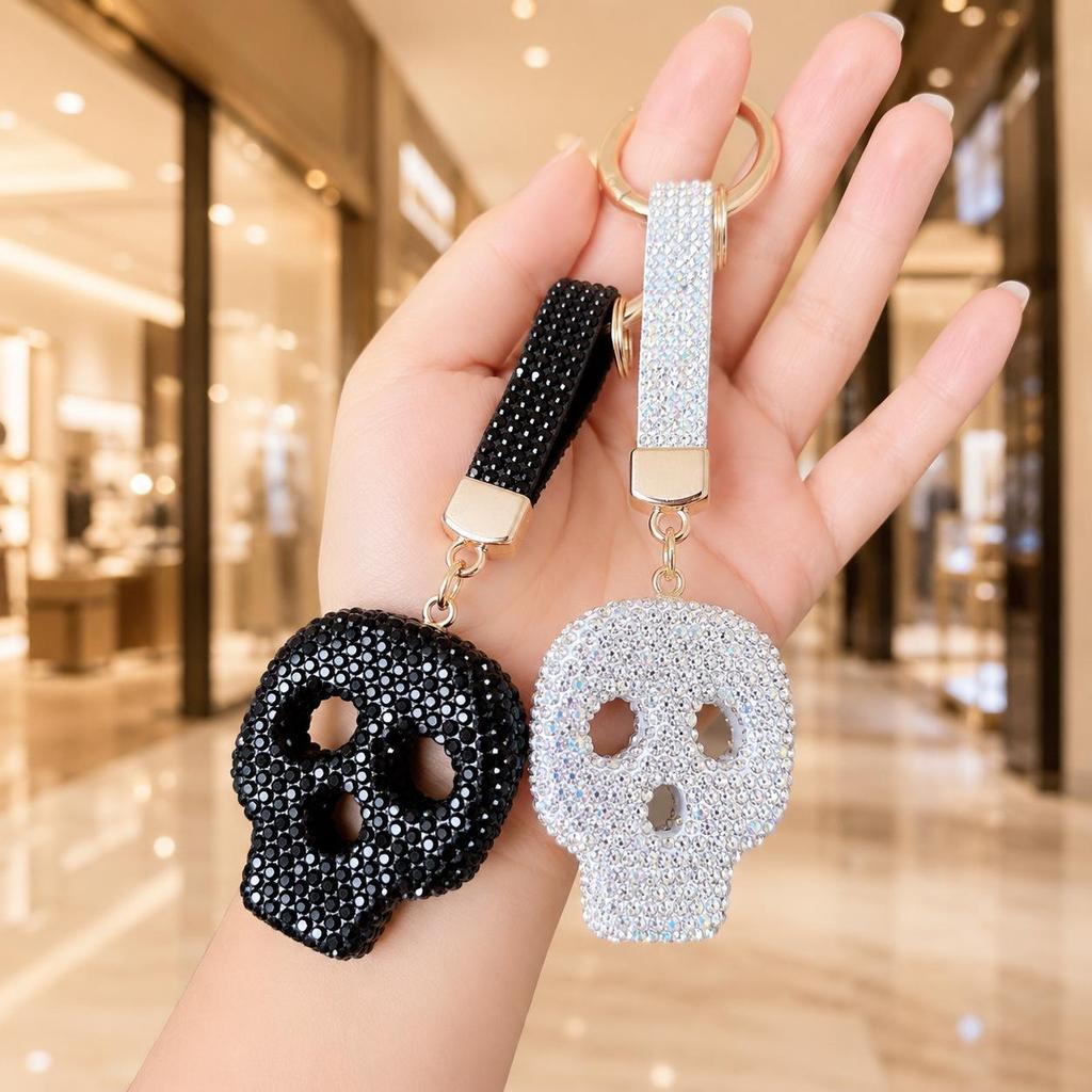 Luxury Crystal Diamond Skull Car Pendant and Fashion Keychain Charm
