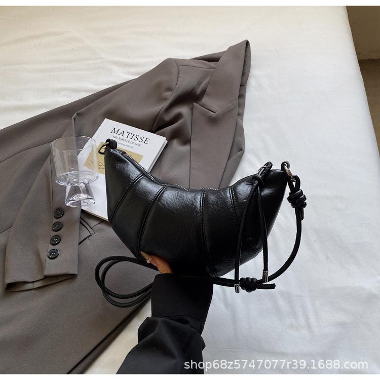 Fashion and leisure high-end sense simple solid color horn bag versatile personality Spice girl style one shoulder messenger women's bag