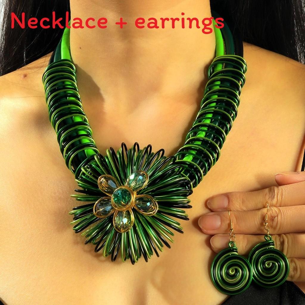 Modern Water Crystal Floral Jewelry Set With Alloy And Embossed Embedding For Spring Wear