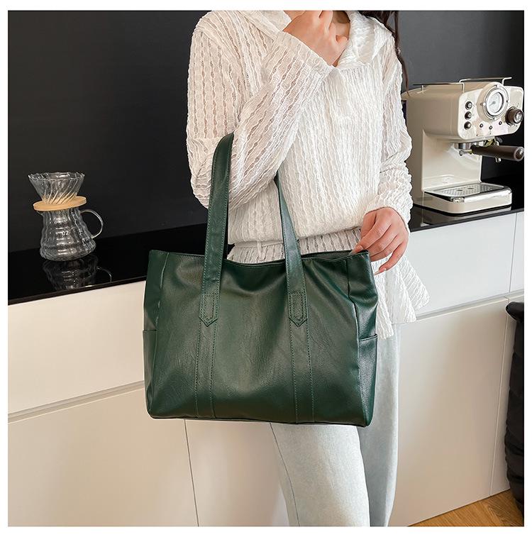 High-End Retro Tote Bag: Stylish, Large Capacity Shoulder Handbag for Commuting