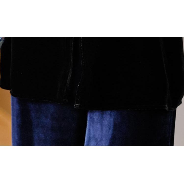 Traditional Chinese Style Winter Velvet Coat with Beautiful Button Detail