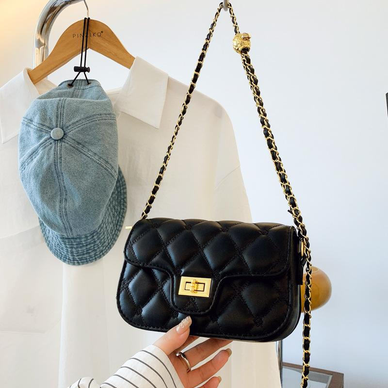 

Новый нишевый дизайн цепочка из вышивальной нити Сяосян маленькая квадратная сумка универсальная через плечо на одно плечо женская сумка чёрный