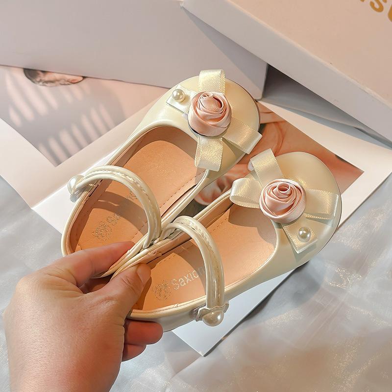 

Легкая кожаная обувь для девочек Обувь на мягкой подошве для девочек Милая балетная обувь для подиума 26