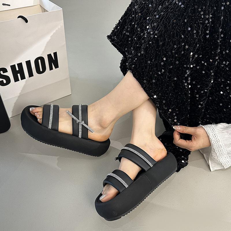 2025 New Soft-bottomed Cool Slippers Women Wear Thick Soles To Increase the Height of Going Out Beach Slippers Trendy Sandals Women
