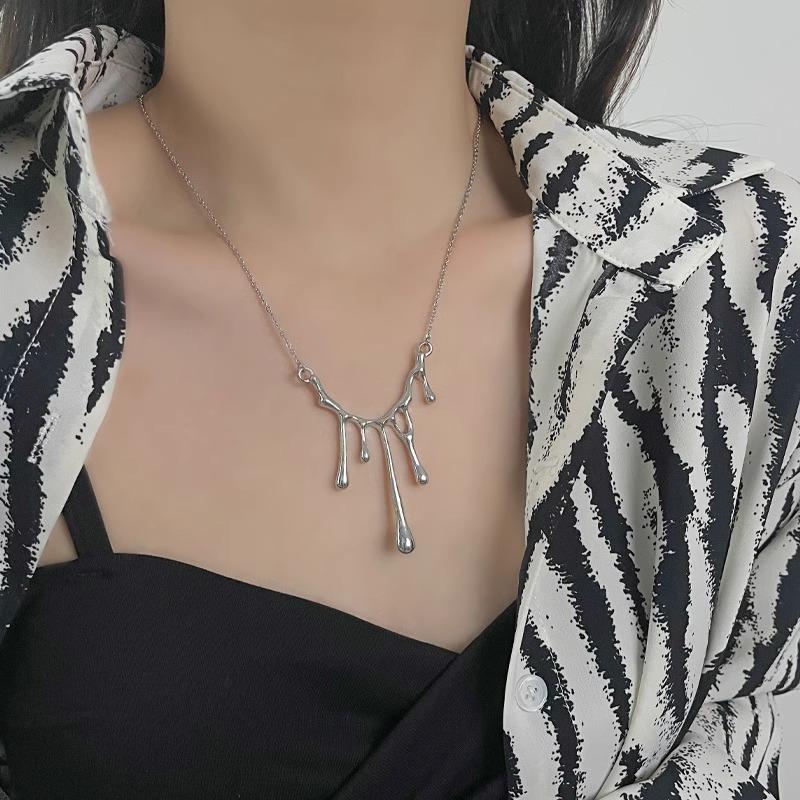 

Water drop lava necklace women s summer light luxury niche design sense tide cold wind hip hop sweater chain jewelry