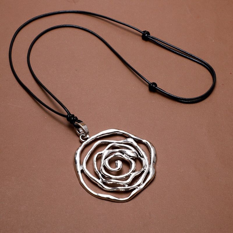 Vintage Distressed European and American Style Large Pendant Long Necklace, Stylish and Unique Sweater Chain, Autumn and Winter High-End Ethnic Style