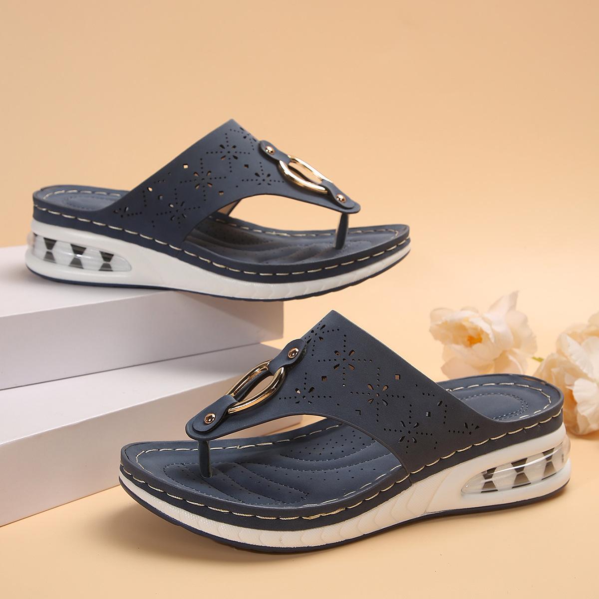 

Foreign trade large size 24 new European and American summer slope heel platform sandals fashionable metal decorative herringbone beach sandals women 43 темно-синього кольору