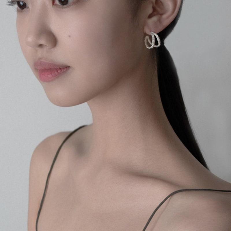 Mouvebament White Two Earring_Silver 925
