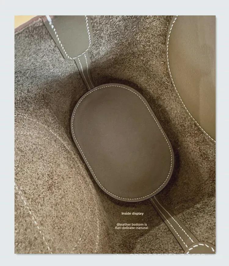 Handväska i äkta koskinn för kvinnor - Vår 2023 Hinkväska med Grisnäsa-design och Enkel Axelrem