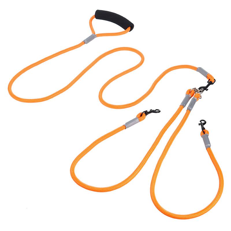 Eine universelle Hundeleine, um zu verhindern, dass Hunde ausbrechen, ein Mehrzweck-Gassigehwerkzeug, P-Ketten-Haustierbedarf