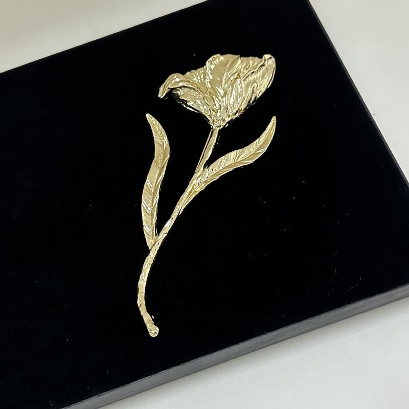 Vintage Large Metal Leaf Flower Brooch For Women Girls Exaggerated Fashion Suit Corsage Pins Accessories Party Jewelry Gift