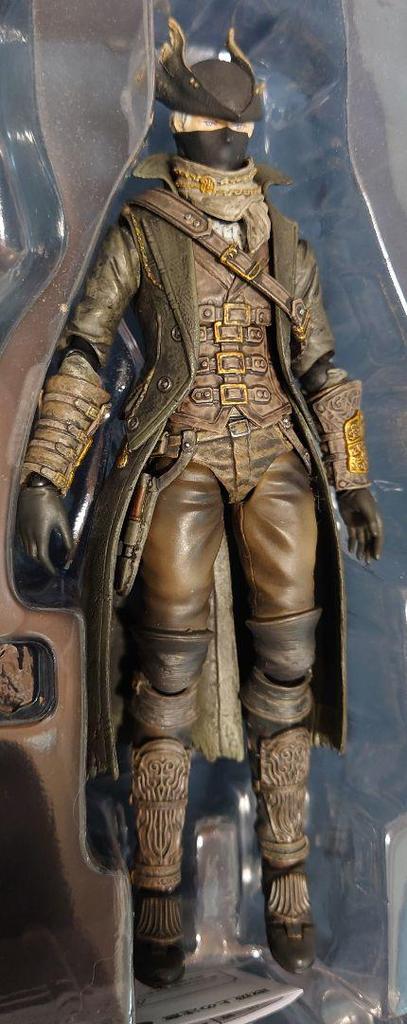 [USED] Figma Hunter - Opened, Base Missing