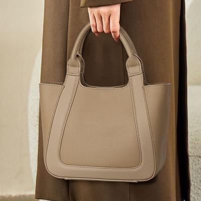 New High-capacity Women's Handbag Made of Cowhide Versatile for Commuting