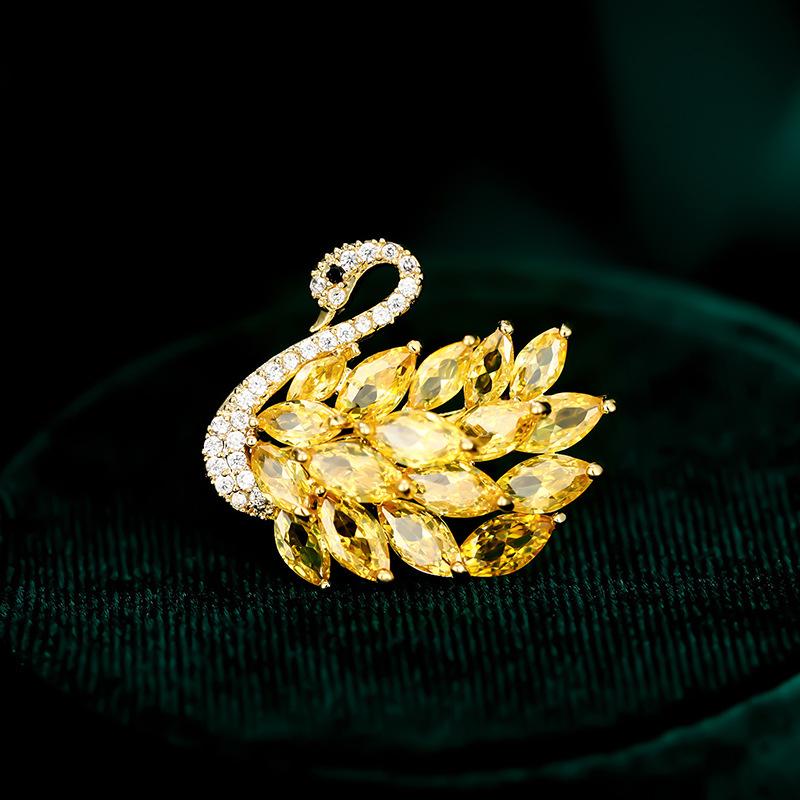 

Благородная и элегантная брошь с хрустальным лебедем, персонализированная и модная пряжка с пряжкой, не повреждающая одежду, маленькая булавка для воротника