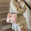 Schleife klein, frische und modische Tasche mit großer Kapazität Damentasche Kontrastfarbene Umhängetasche Frühling und Sommer neue Bucket Bag