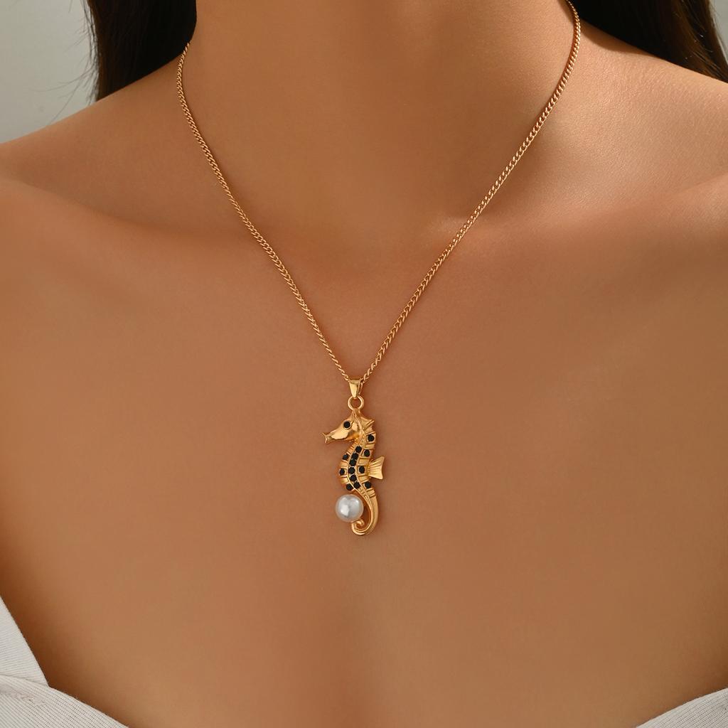 Shell necklace wholesale European and American niche design jewelry women's ocean fashion dripping oil conch starfish collarbone chain