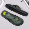 Chanclas de verano para hombre, zapatos de playa informales para exteriores, zapatillas transpirables ligeras de suela suave, sandalias antideslizantes y resistentes al desgaste