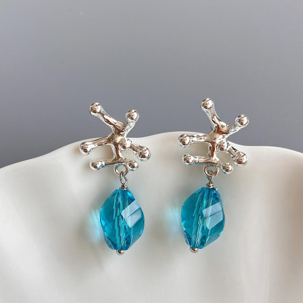 

Французские ретро нишевые хрустальные серьги-гвоздики из натурального барочного жемчуга женские легкие роскошные универсальные темпераментные серебряные иглы 925 пробы