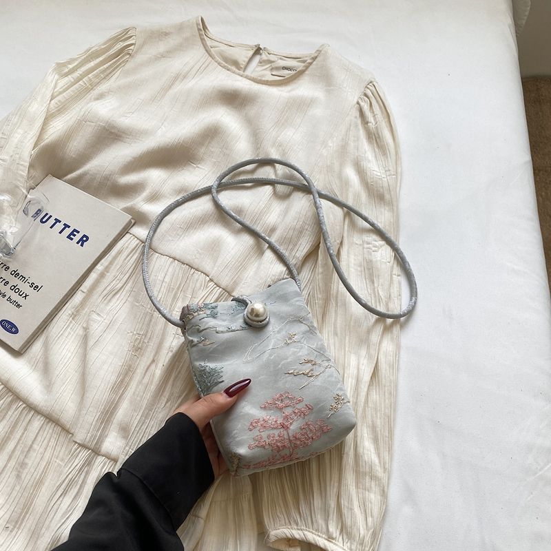 

Summer Lightweight New Chinese Style Mini Bag Women 2025 New Super Popular Fashion Embroidered Messenger Bag Mobile Phone Bag Gray