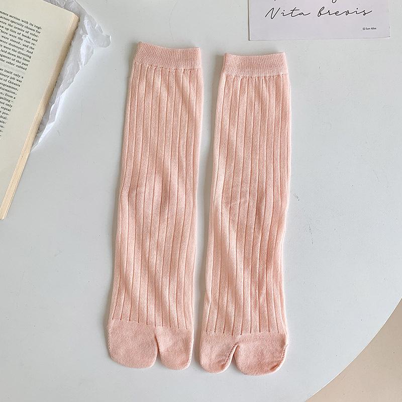 

Women s Two-Toe Split Cotton Socks, Japanese Mesh Design, Solid Color, Mid-Calf Length for Autumn and Summer. розовый