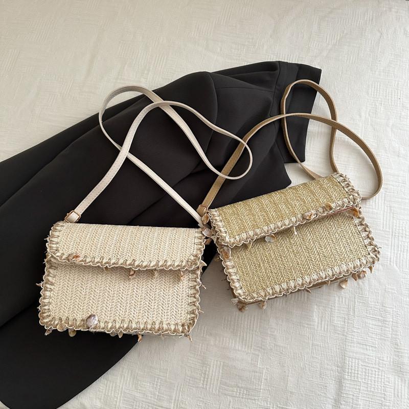 Fashionable Woven Textured Lace And Tassel Decoration Women Casual Shoulder Bag For Daily Use And Vacation
