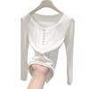 Top da donna urban chic a maniche lunghe slim fit con scollo rotondo e bottoni
