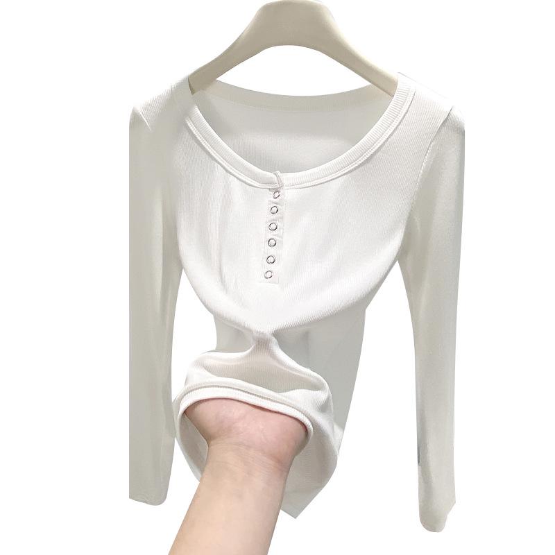 Top da donna urban chic a maniche lunghe slim fit con scollo rotondo e bottoni