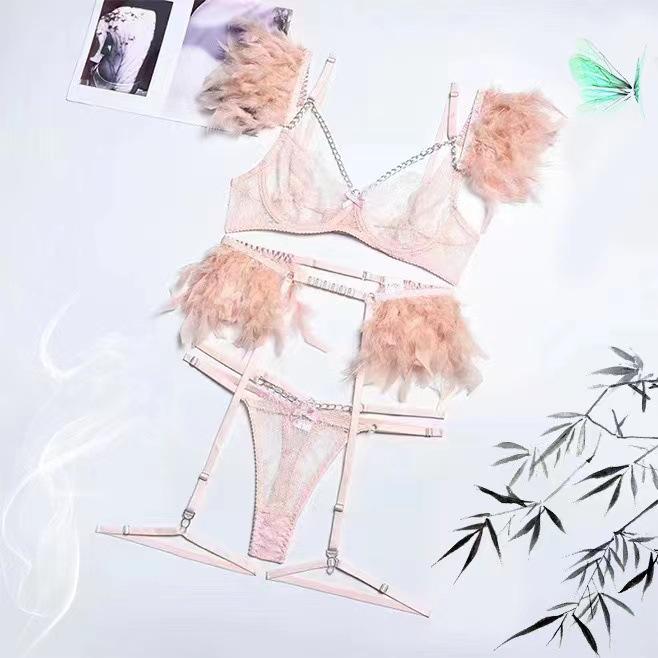 Sexy Lingerie Sets Exquisite See Throug Lace Feather Exotic Underwear Set Metal Chain Bra And G-String Garter Belt 3 Piece Suits