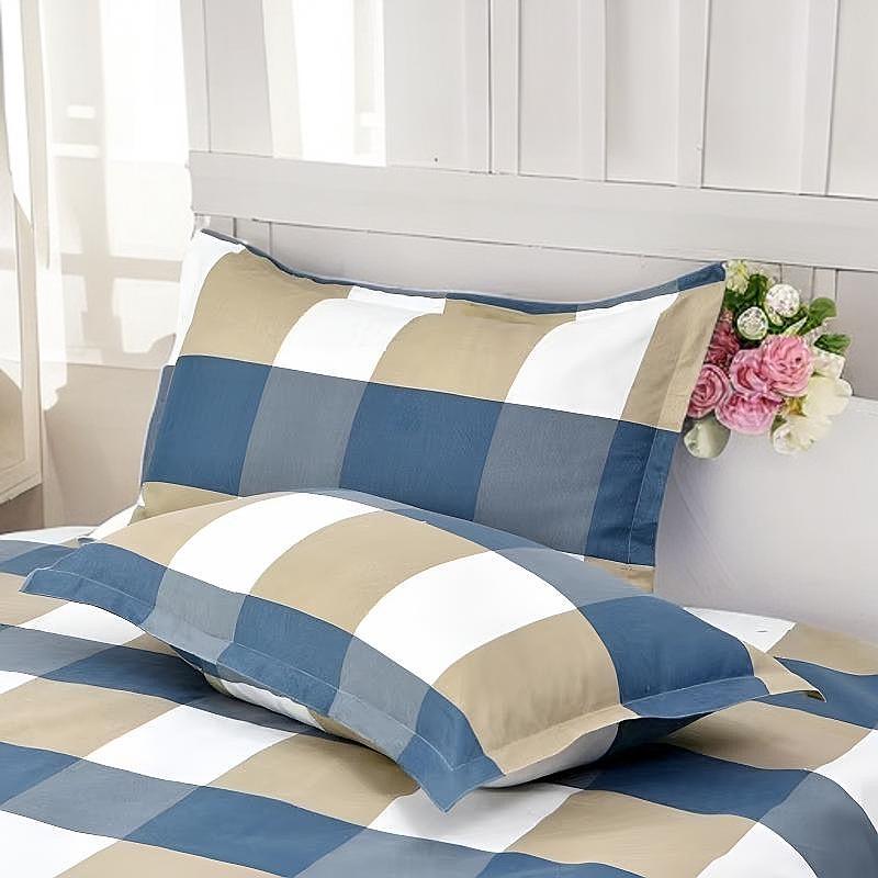 Set aus zwei modernen minimalistischen Kissenbezügen aus reiner Baumwolle für Studentenwohnheime und Zuhause