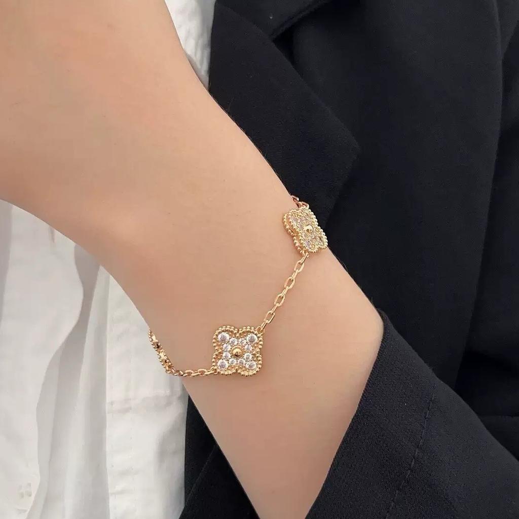 Four Leaf Clover Bracelet Zircon Inlaid Floral Bracelet Exquisite Gift for Women