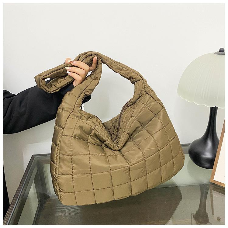 

Lazy wind rhombus cloud casual winter cotton embroidery thread new personalized casual lightweight underarm messenger bag хаки