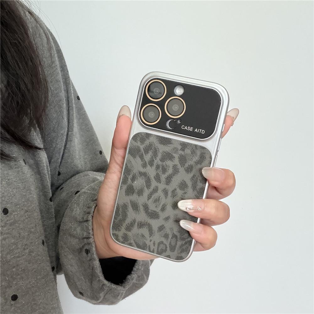 Retro Leopard Print Drop-Proof Case for iPhone 14-17 Pro Max with Full Coverage and Large Window Compatibility