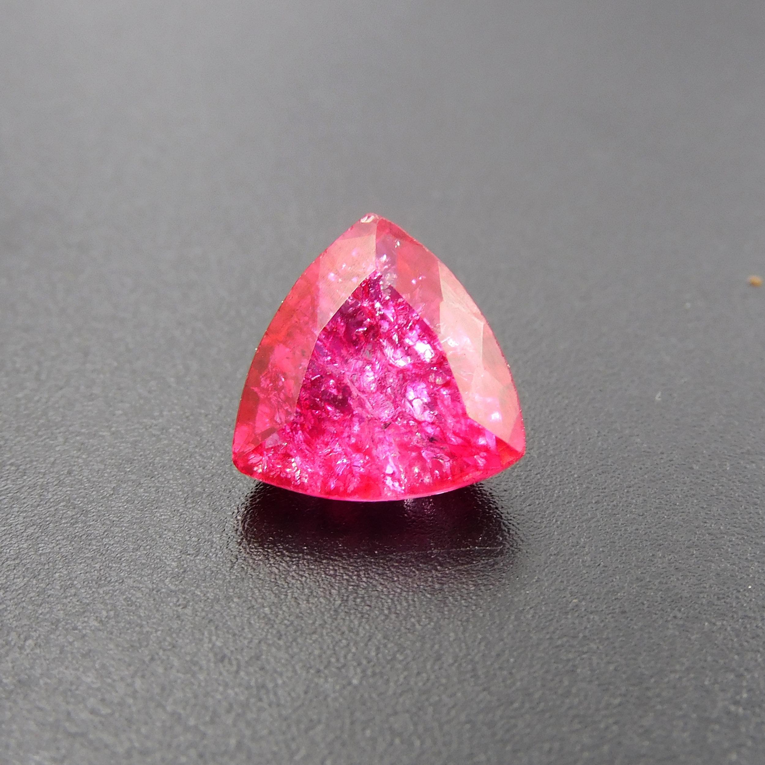 

Natural Ceylon Sapphire Loose Gemstone CERTIFIED 4.50 Ct Pink Trillion Shape P-980-Sa 11.1 mm approx рожевий