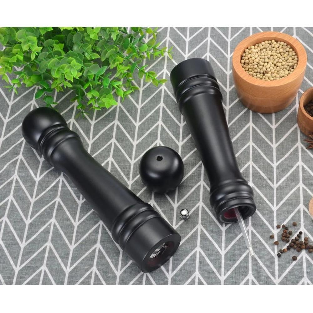 The black pepper grinder is refillable, with a wooden pepper mill and an adjustable stainless steel precision mechanism.